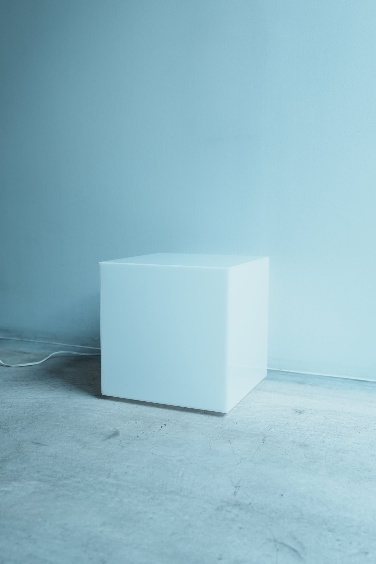 Acrylic Cube Lamp manufactured by MAXRAY