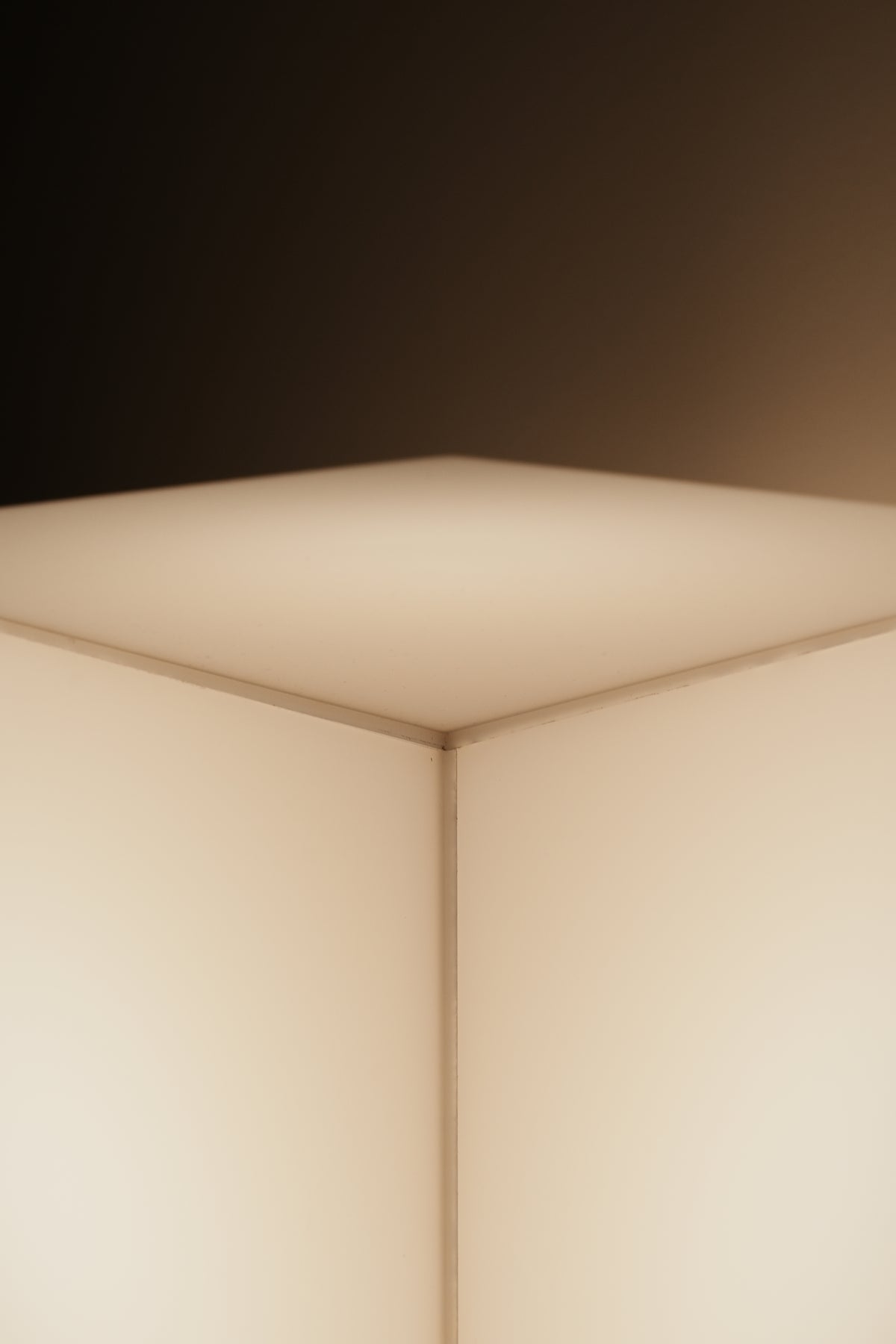 Acrylic Cube Lamp manufactured by MAXRAY