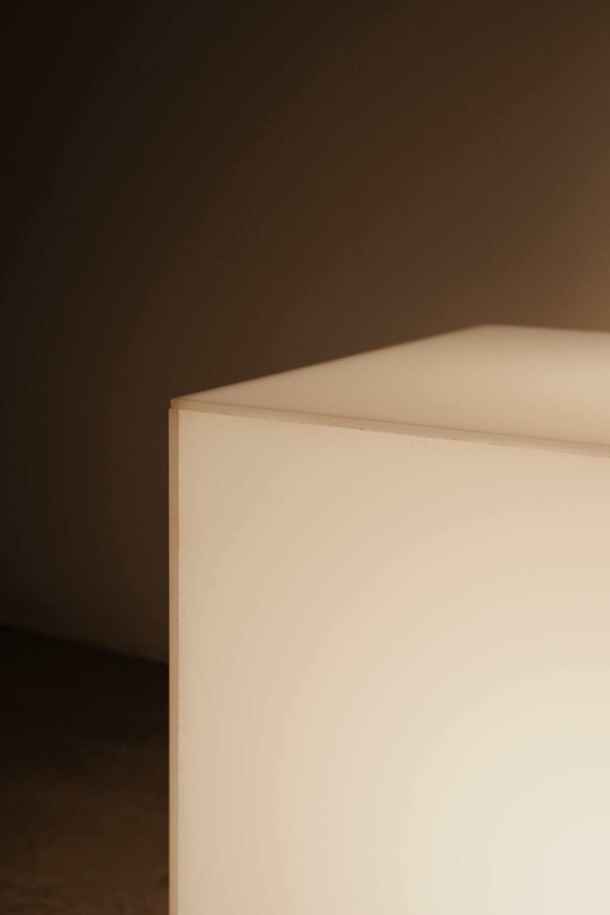 Acrylic Cube Lamp manufactured by MAXRAY